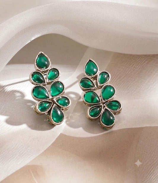 The Royal Emerald Teardrop Kundan Set