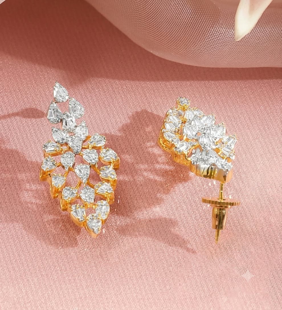 The Royal Radiance: Gold & Diamond-Style Lattice Choker Set