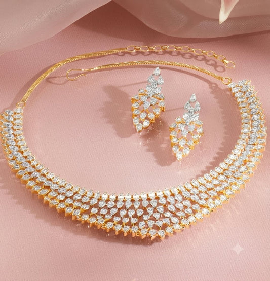 The Royal Radiance: Gold & Diamond-Style Lattice Choker Set