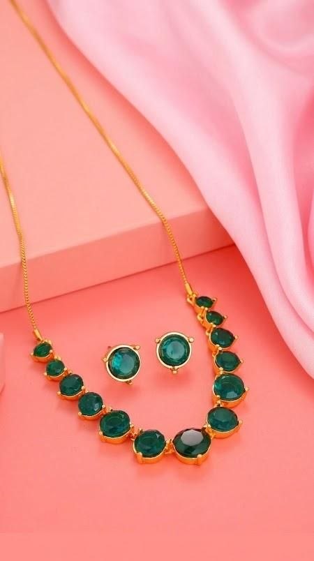The Emerald Aura: Gold-Plated Round Gemstone Necklace Set